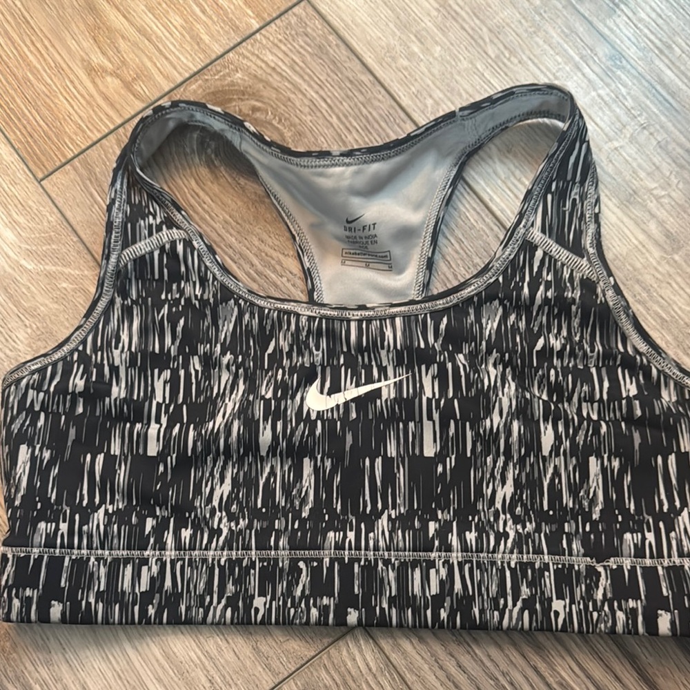 Nike Women's Monochrome Patterned Sports Bra